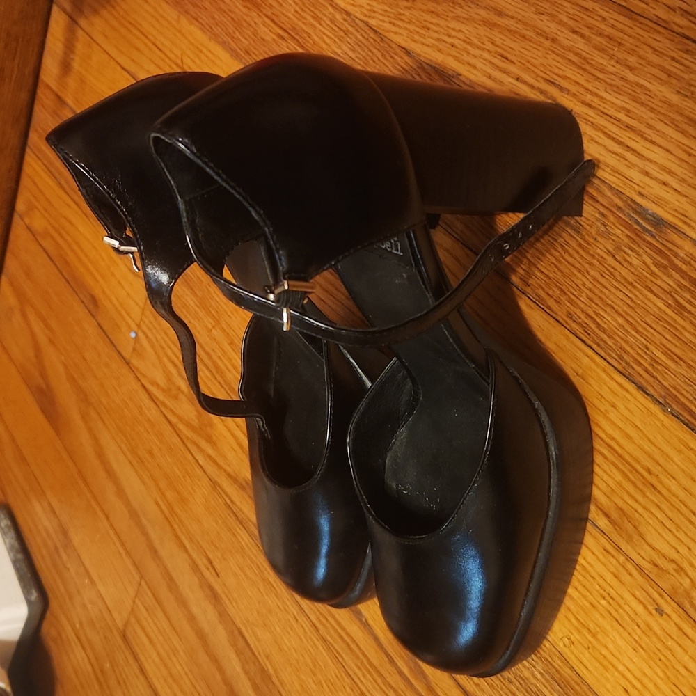 Jeffrey Campbell Black Platform Shoes - Picture 4 of 10